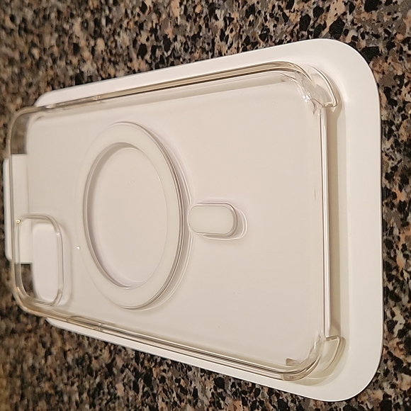 Authentic iphone 12/12 Pro Clear Case MagSafe - Picture 2 of 16